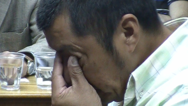 Don César Antillanca se quiebra al dirigirse al Tribunal