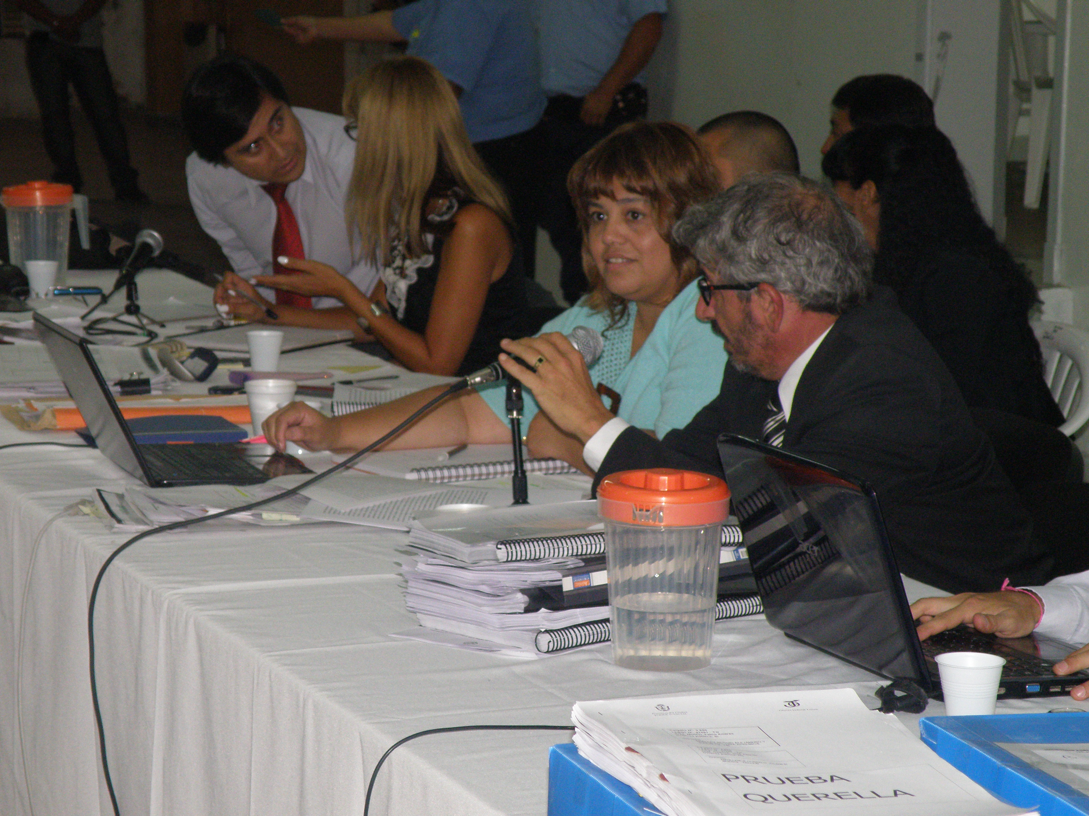 Un momento del Juicio Oral donde se observa a los integrantes de la parte acusadora