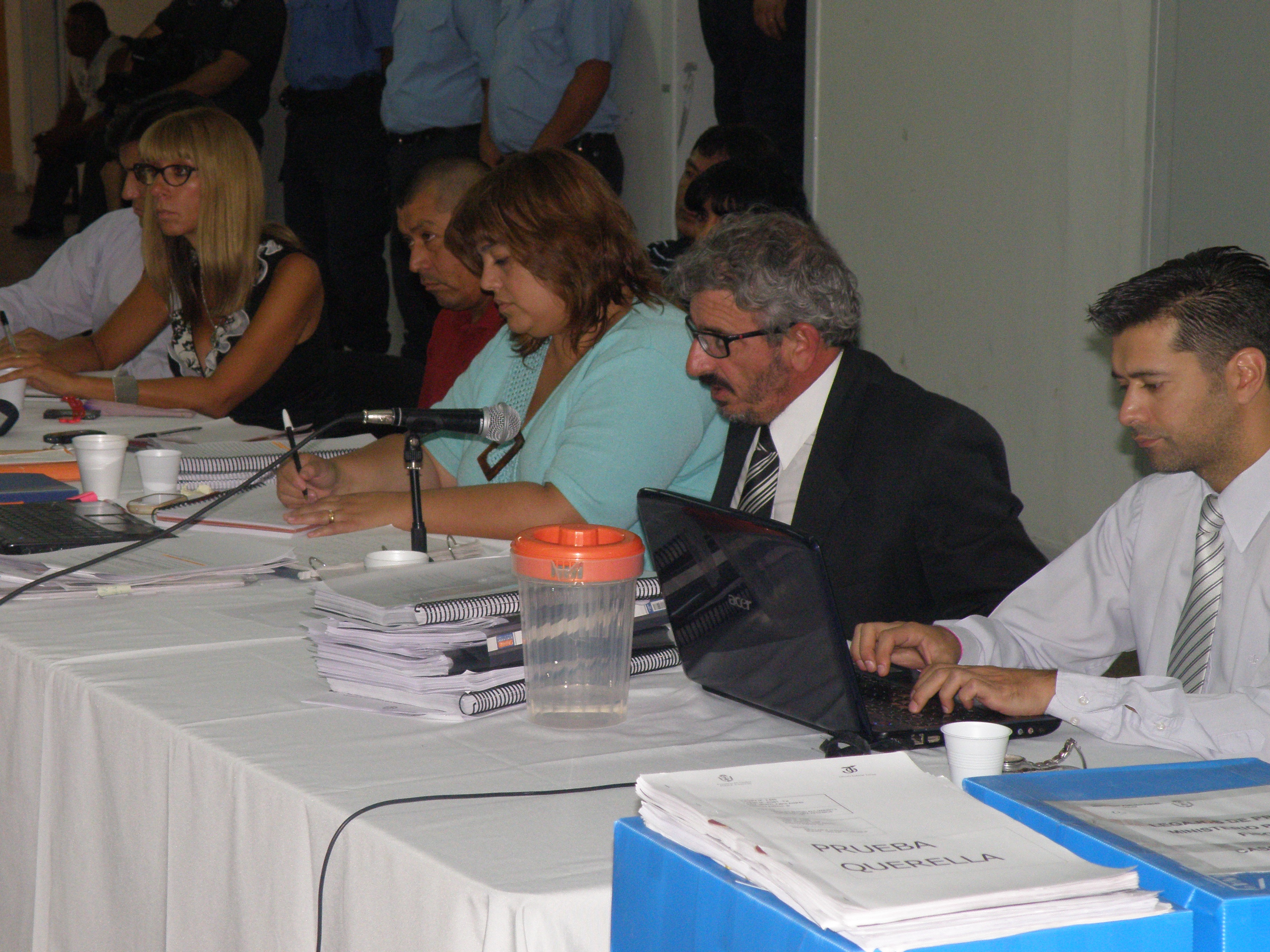 La parte acusadora durante el juicio oral del caso Antillanca