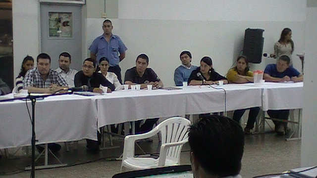 Vista de los acusados con sus defensores