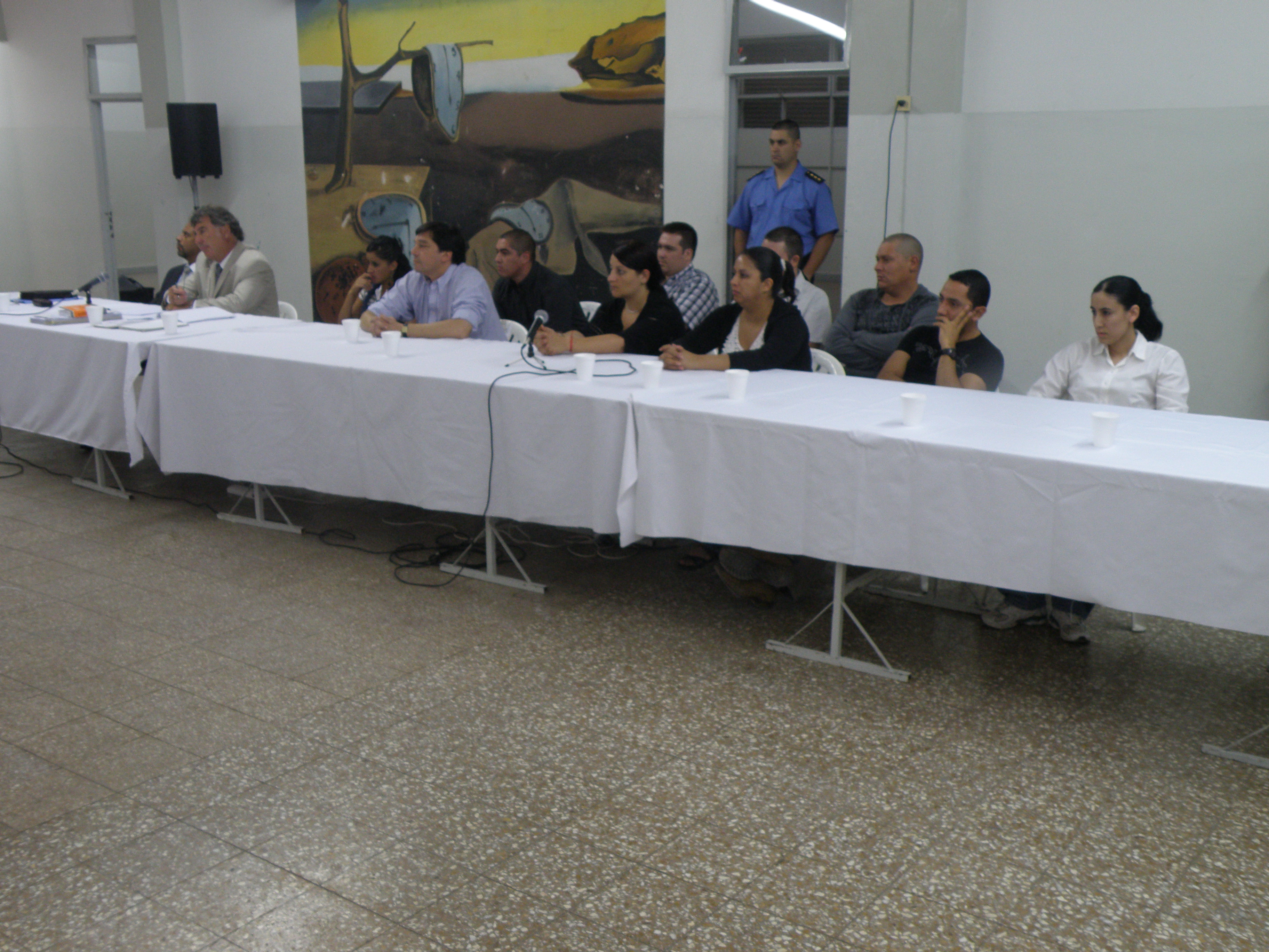 Los policías acusados y sus defensores