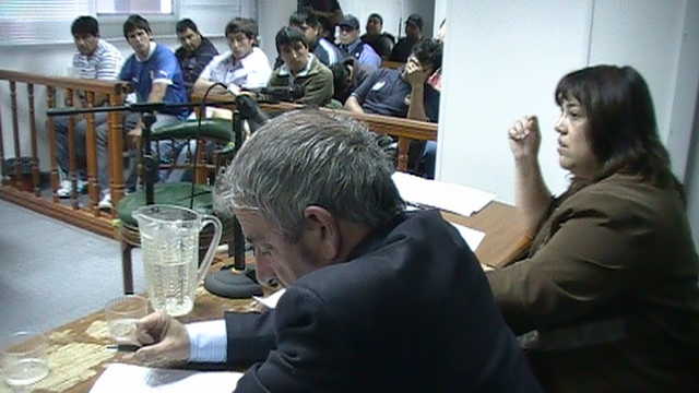 La doctora Moreno y un aspecto de la audiencia donde se reprogramó su realización
