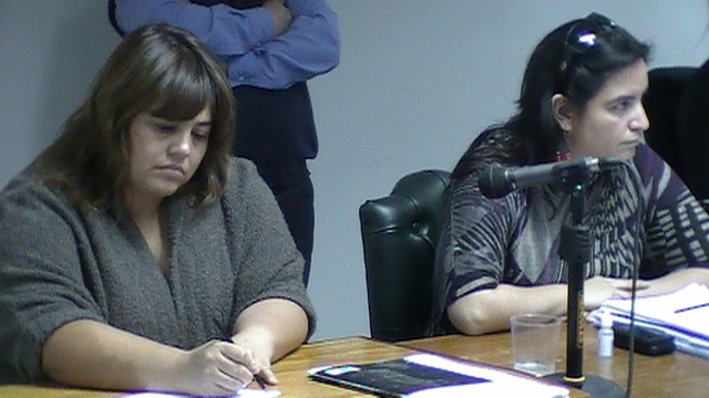La doctora Moreno y Claudia Ibáñez, de fiscalía