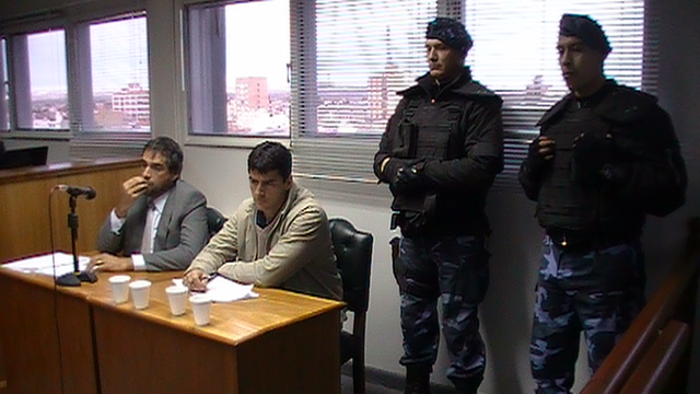 El acusado sigue con defensor público