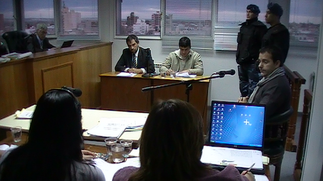 Aspecto general del juicio mientras depone un testigo