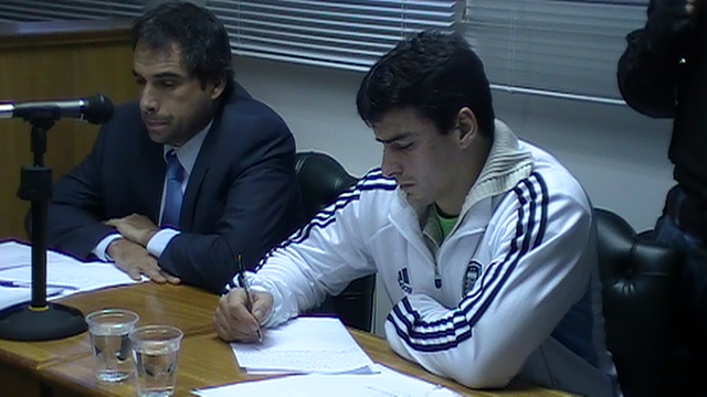 Espiasse toma nota, Rey piensa