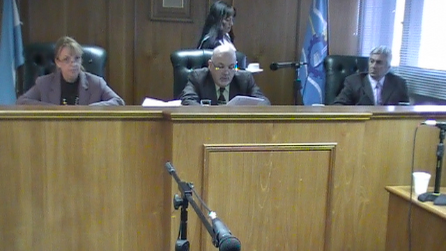 El Tribunal dando lectura al veredicto
