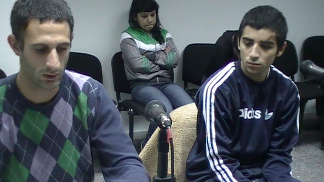 El defensor junto a su cliente