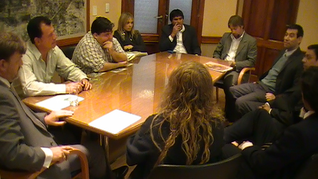 Reunión con el intendente municipal y otras autoridades