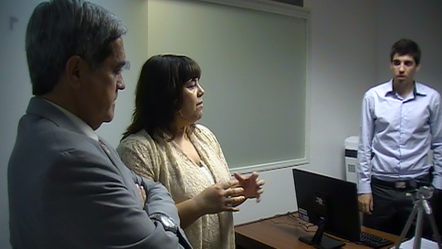 La fiscal general jefe Mirta Moreno brinda explicaciones en el interior de la flamante oficina
