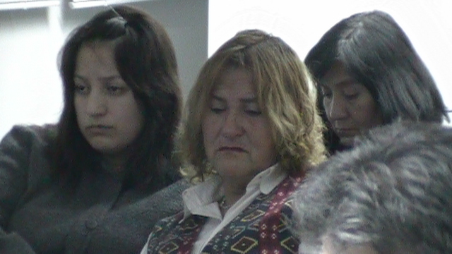La madre de Yanina acompañada por integrantes del Savd