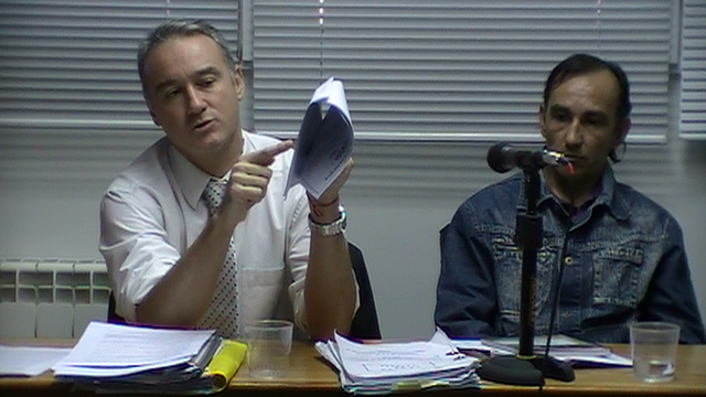 El defensor y el acusado durante alegatos