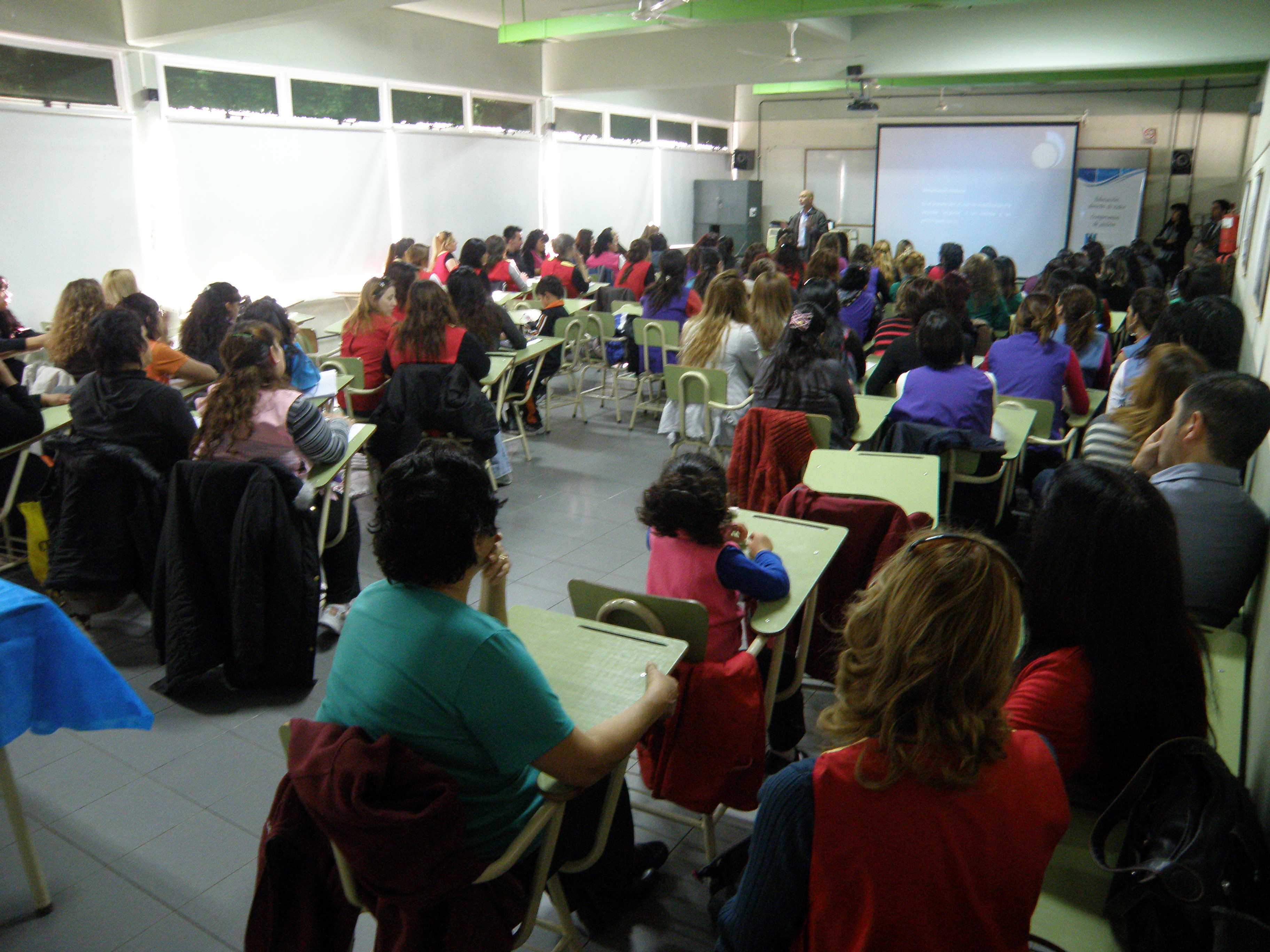 Cerca de ciento veinte integrantes de jardines maternales participaron de charla del savd