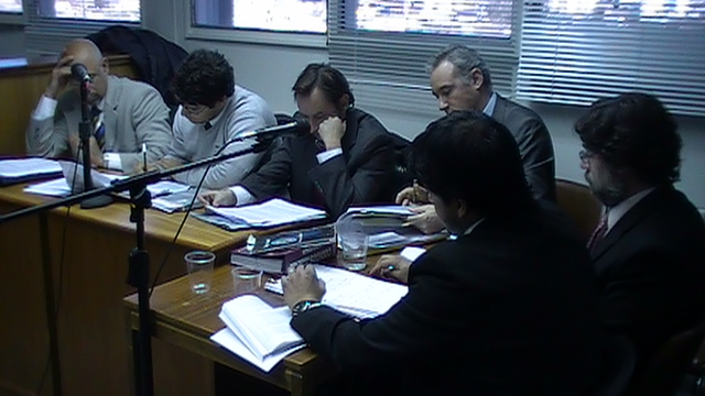 Los defensores escuchan y siguen lectura